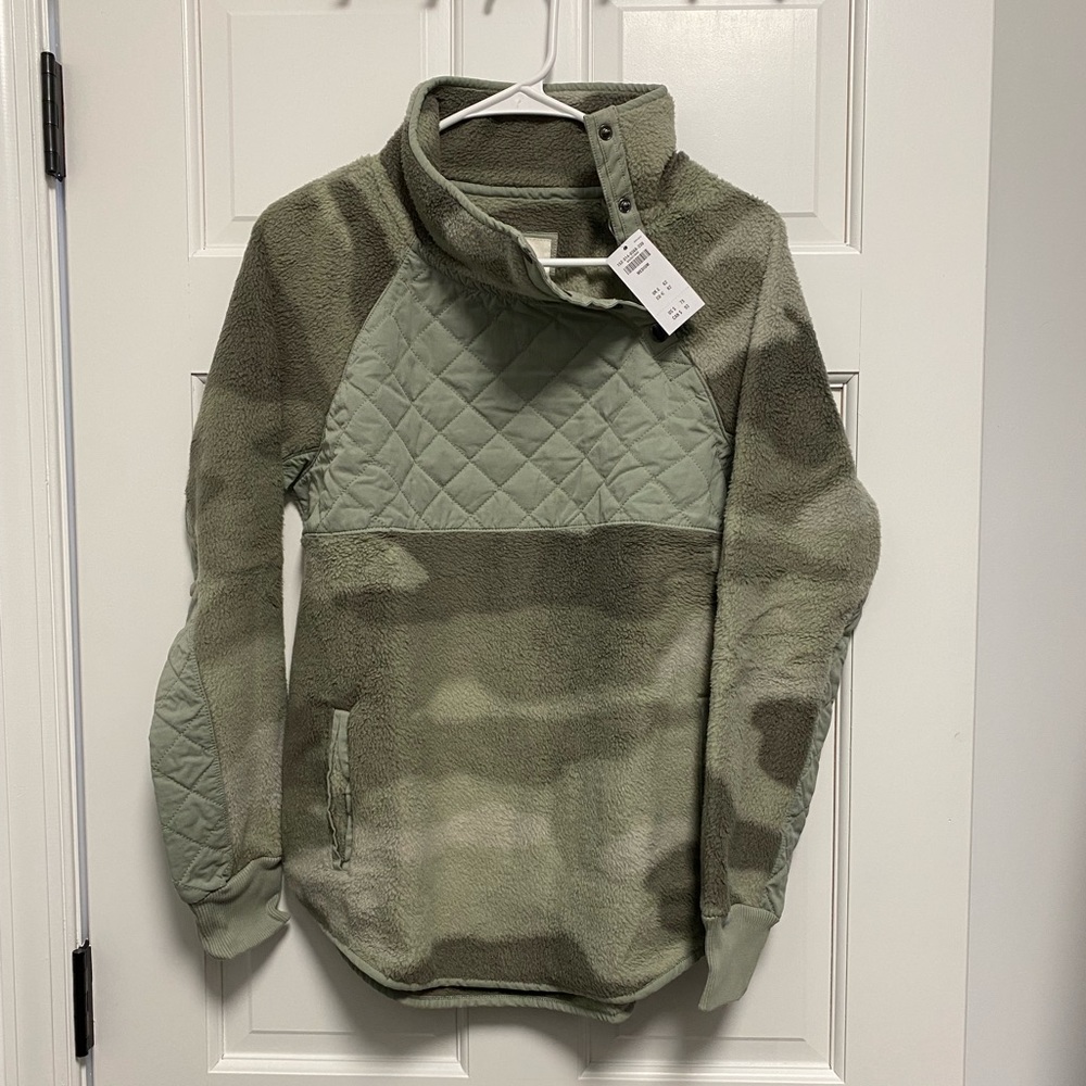 Abercrombie and Fitch - NWT - Asymmetrical snap-up fleece - camo print